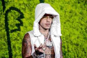 Sfera Ebbasta ripreso di recente durante un evento ufficiale