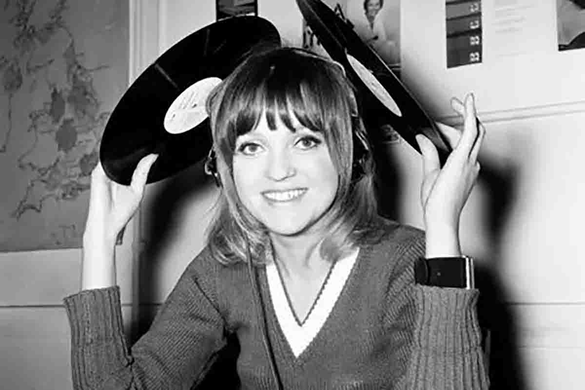 Una bella immagine di Annie nello studio della BBC nei primi anni '70