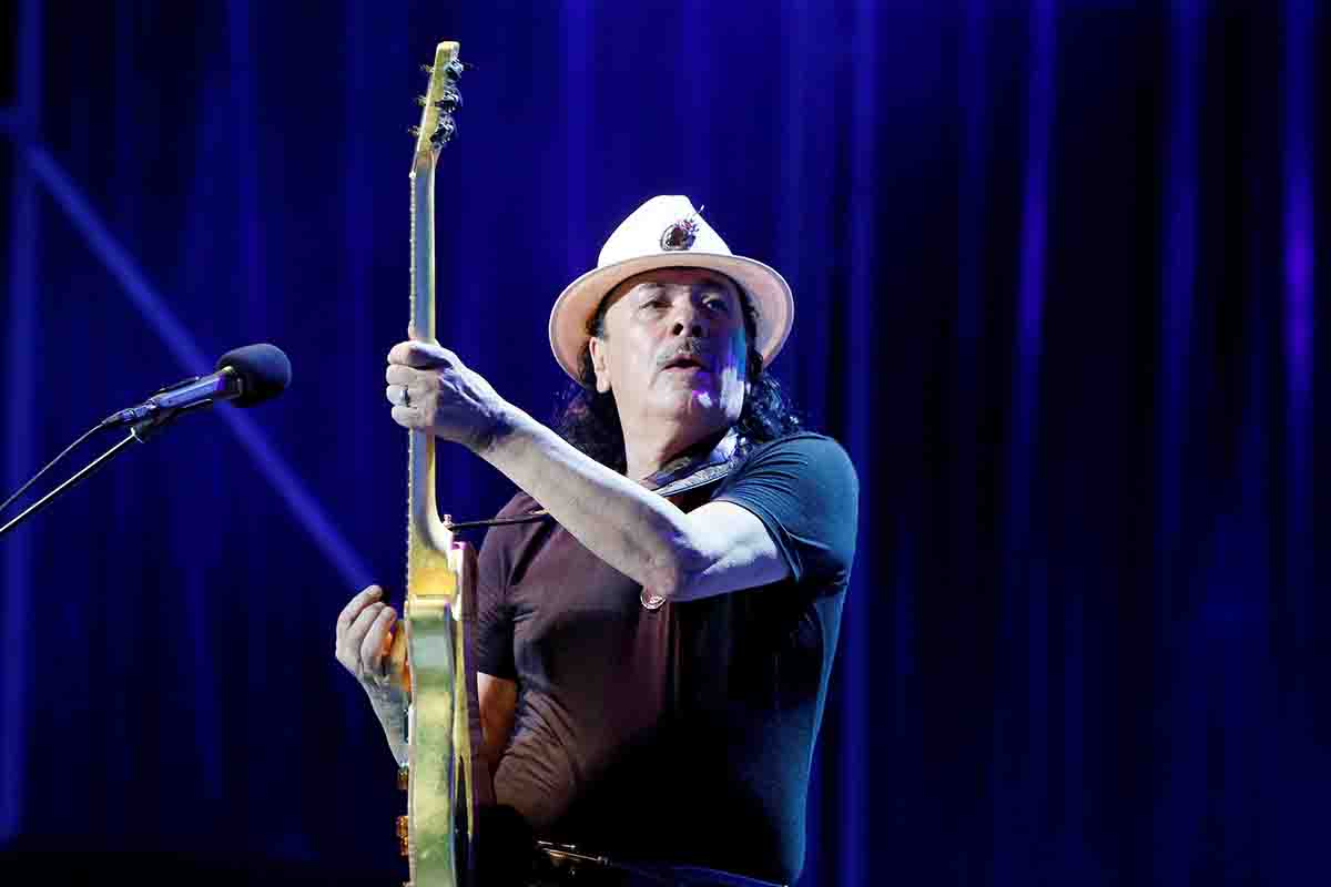 Carlos Santana, 76 anni, pronto il suo nuovo disco
