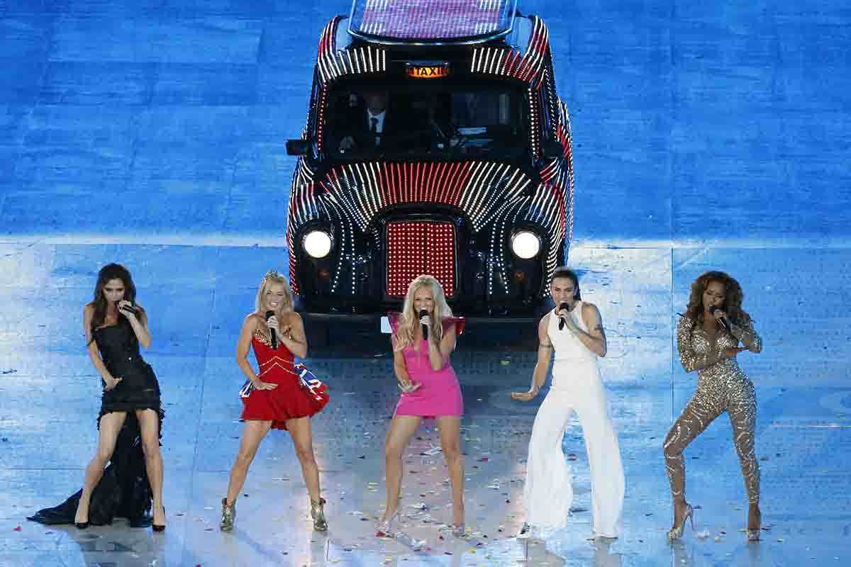 Le Spice Girls chiudono le Olimpiadi di Londra