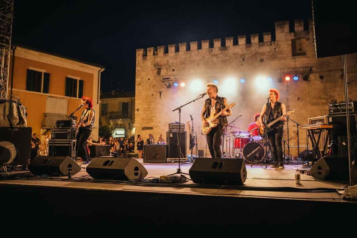 Rimini rivive gli anni '80 con il concerto dei CCCP in omaggio a Tondelli