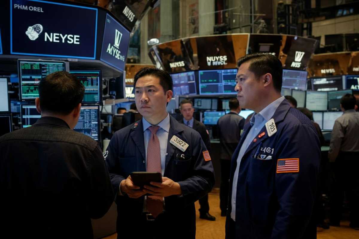 Borsa asiatica in ribasso: l'impatto della guerra commerciale sulle auto