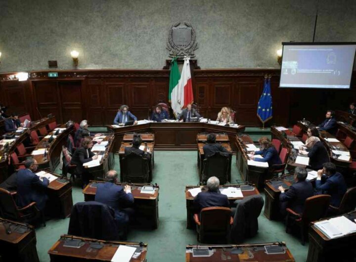 Meloni deve affrontare l'Aula: il Pnrr al centro del dibattito politico